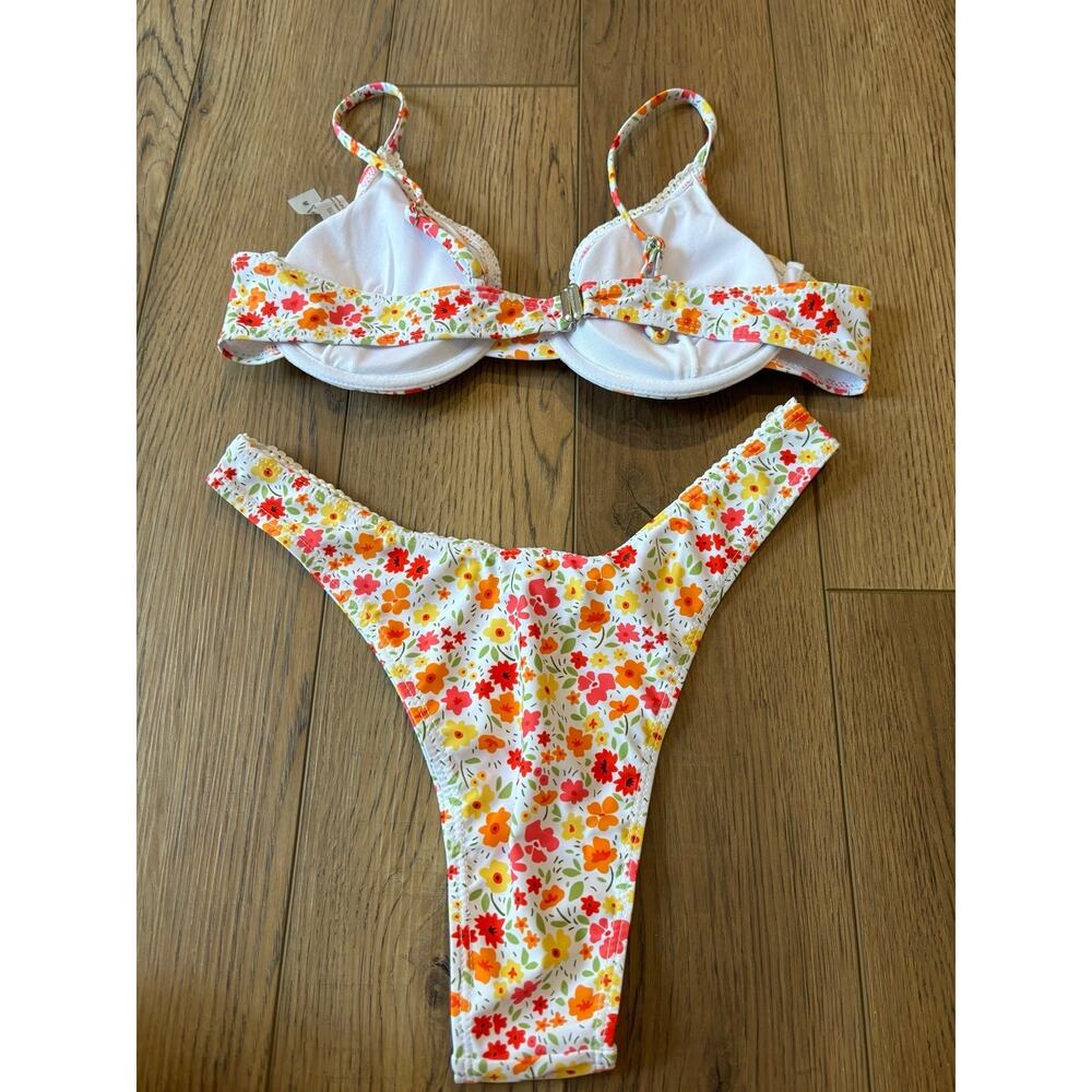 Bikini - Picture 2 of 2